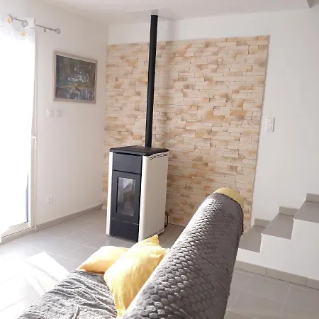 Prázdninový dům Maison Charmante Avec Jardin Et Terrasse A *